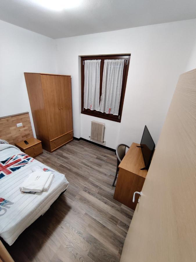 Albergo Baffo Chiuro Luaran gambar