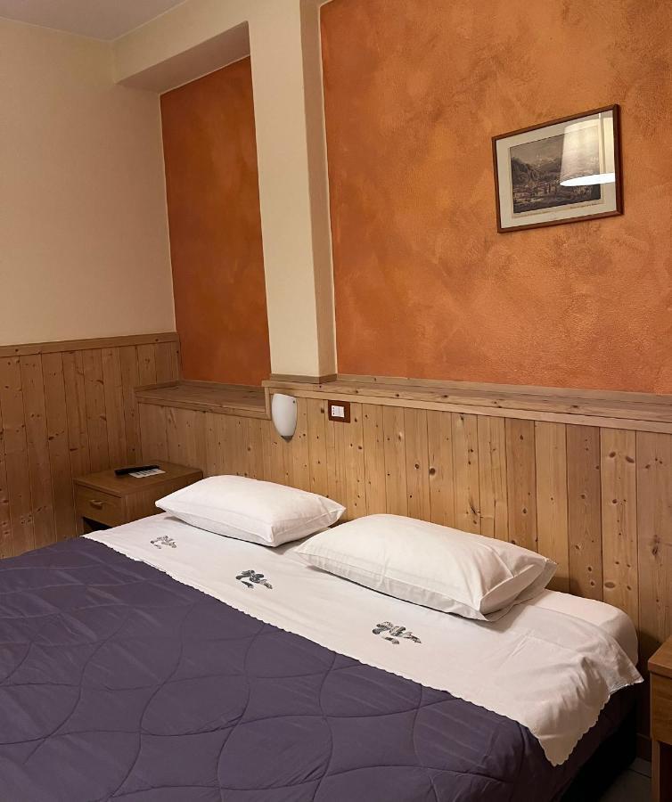 Albergo Baffo Chiuro Luaran gambar