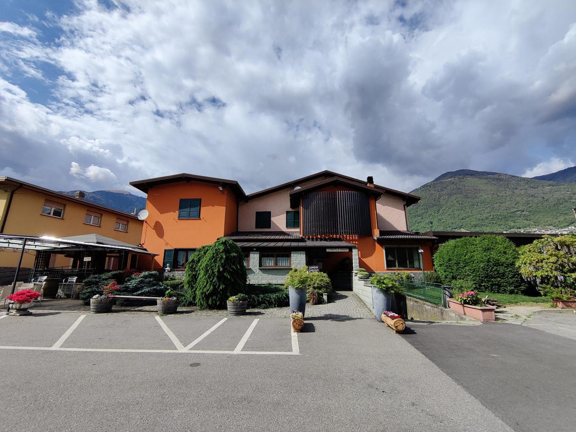 Albergo Baffo Chiuro Luaran gambar