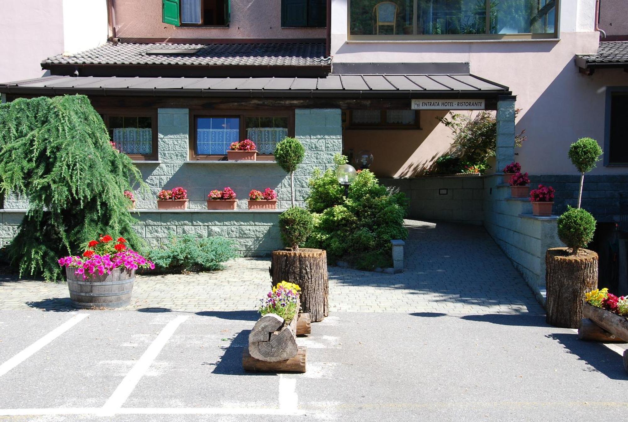 Albergo Baffo Chiuro Luaran gambar