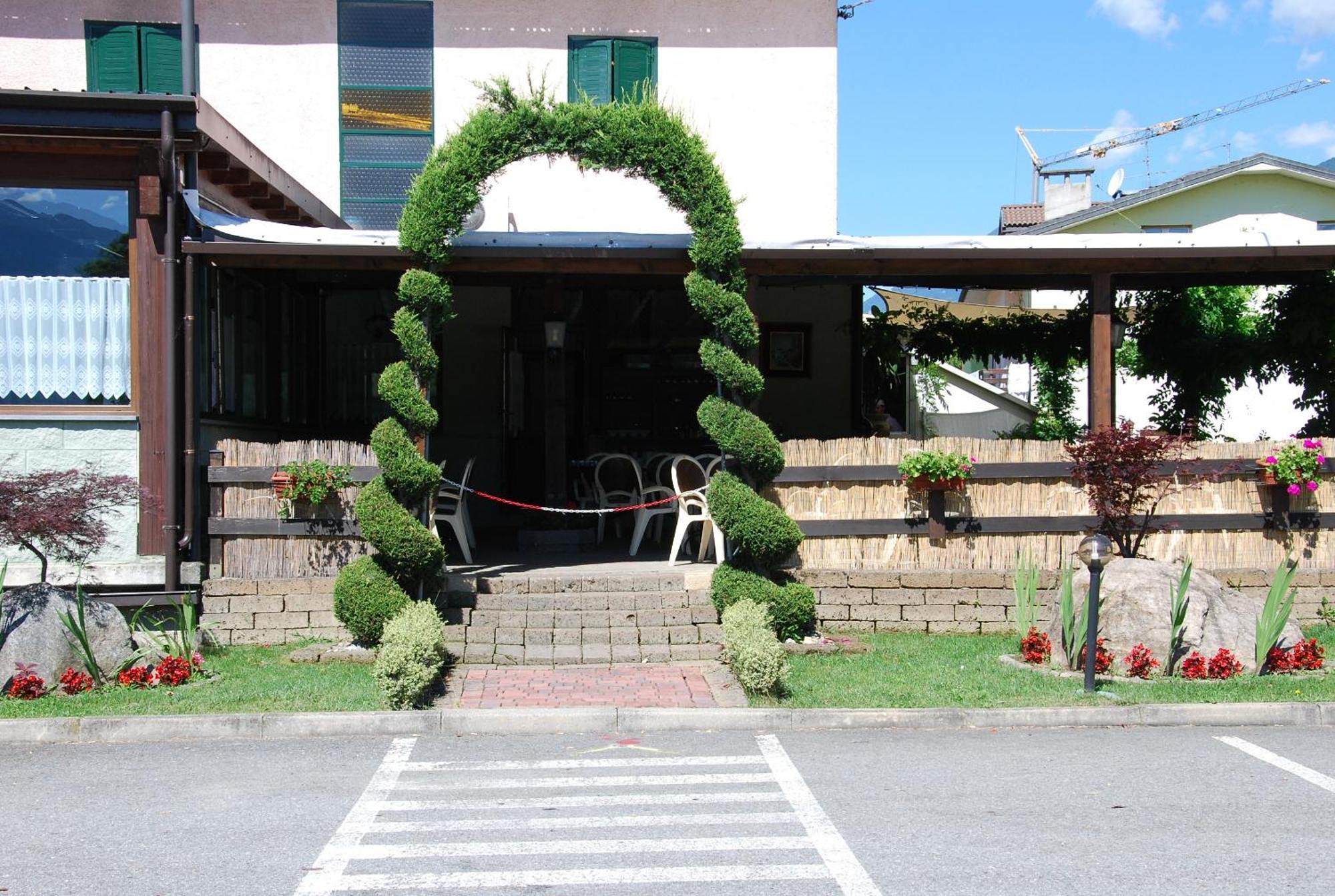 Albergo Baffo Chiuro Luaran gambar